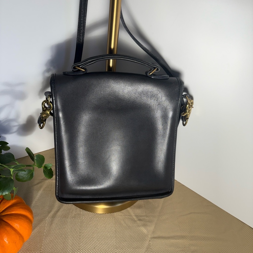 RARE! Vintage Coach Navy Leather Crossbody #0032-323
Made in the United States! - Picture 2 of 15